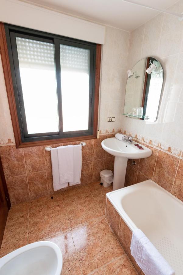 Hostal O Camouco Portonovo Bagian luar foto