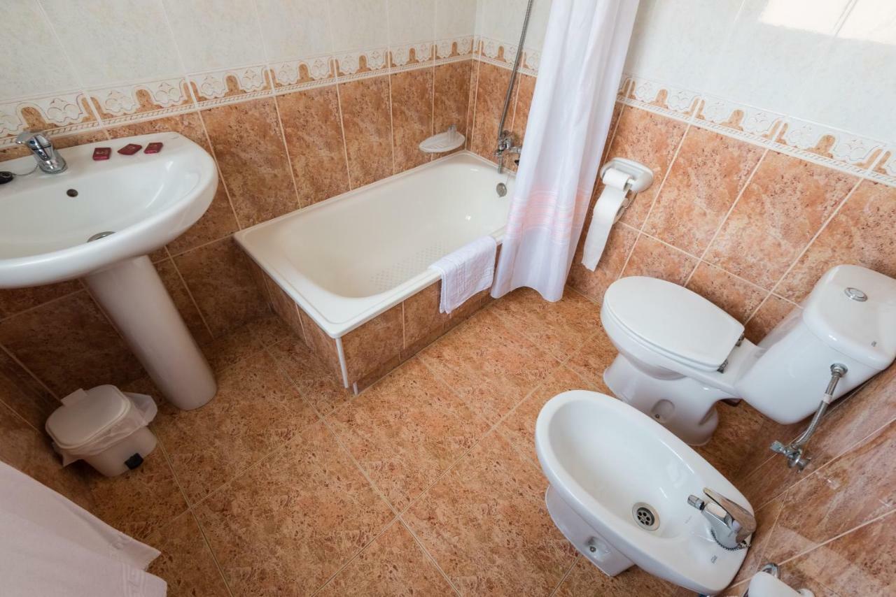 Hostal O Camouco Portonovo Bagian luar foto