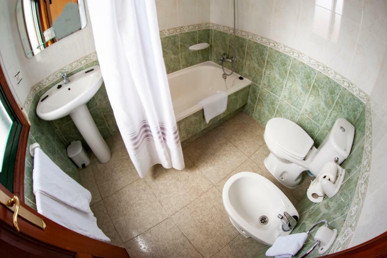 Hostal O Camouco Portonovo Bagian luar foto